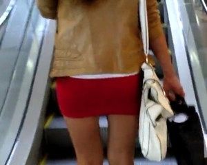 Под короткой юбкой
