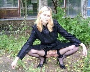 Обнажилась на улице