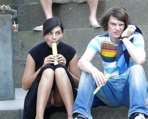 Подсмотрено под юбку