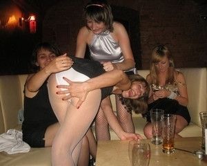 Что там у девушек под юбкой